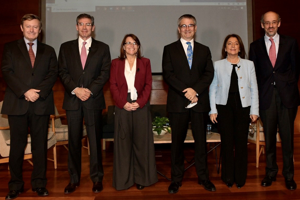 Hacienda fija hoja de ruta para internacionalizar el peso y anuncia proyecto de ley para fortalecer resiliencia e infraestructura del sistema financiero